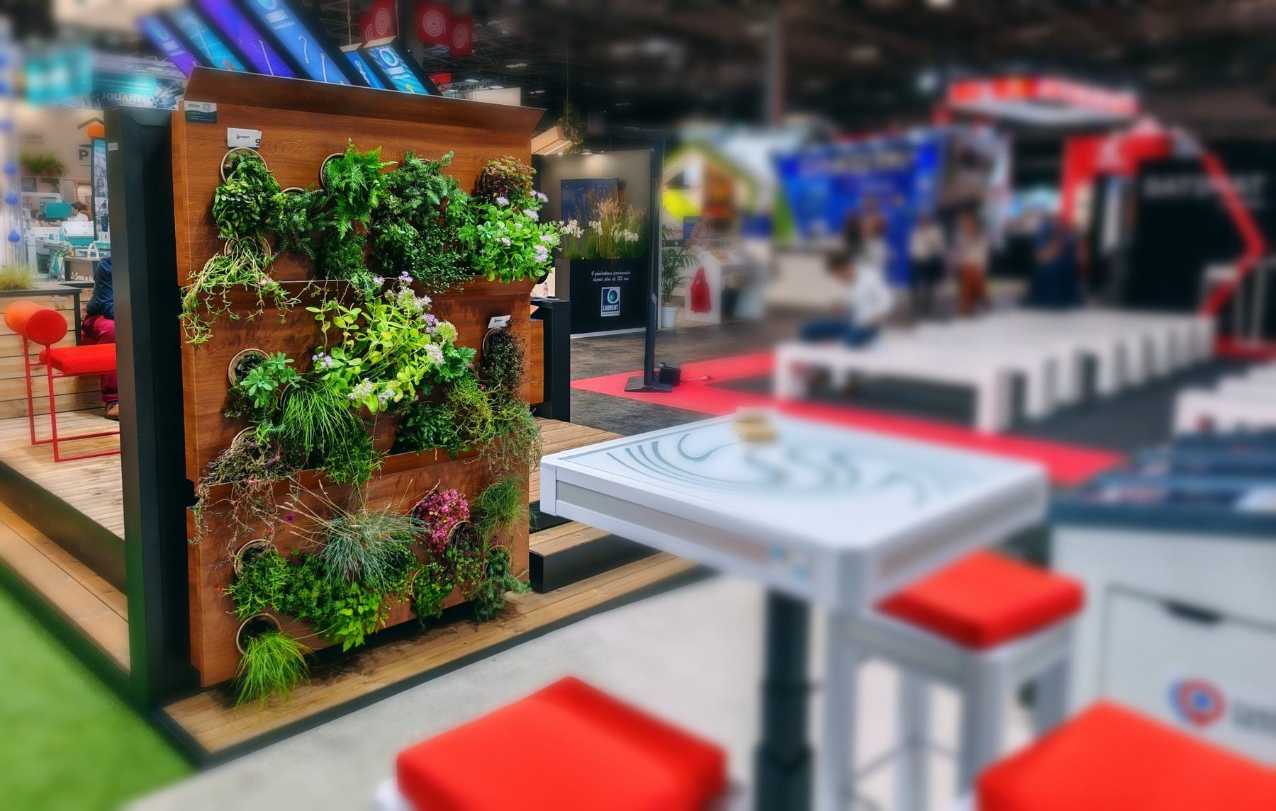 Mur végétal GreenCover présenté sur un stand du salon BATIMAT 2026